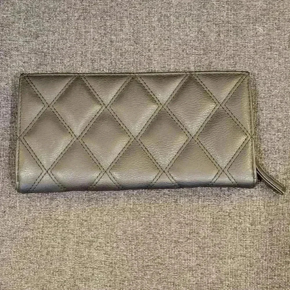 Nicole Miller Black Diamond quilted wallet - Picture 2 of 6